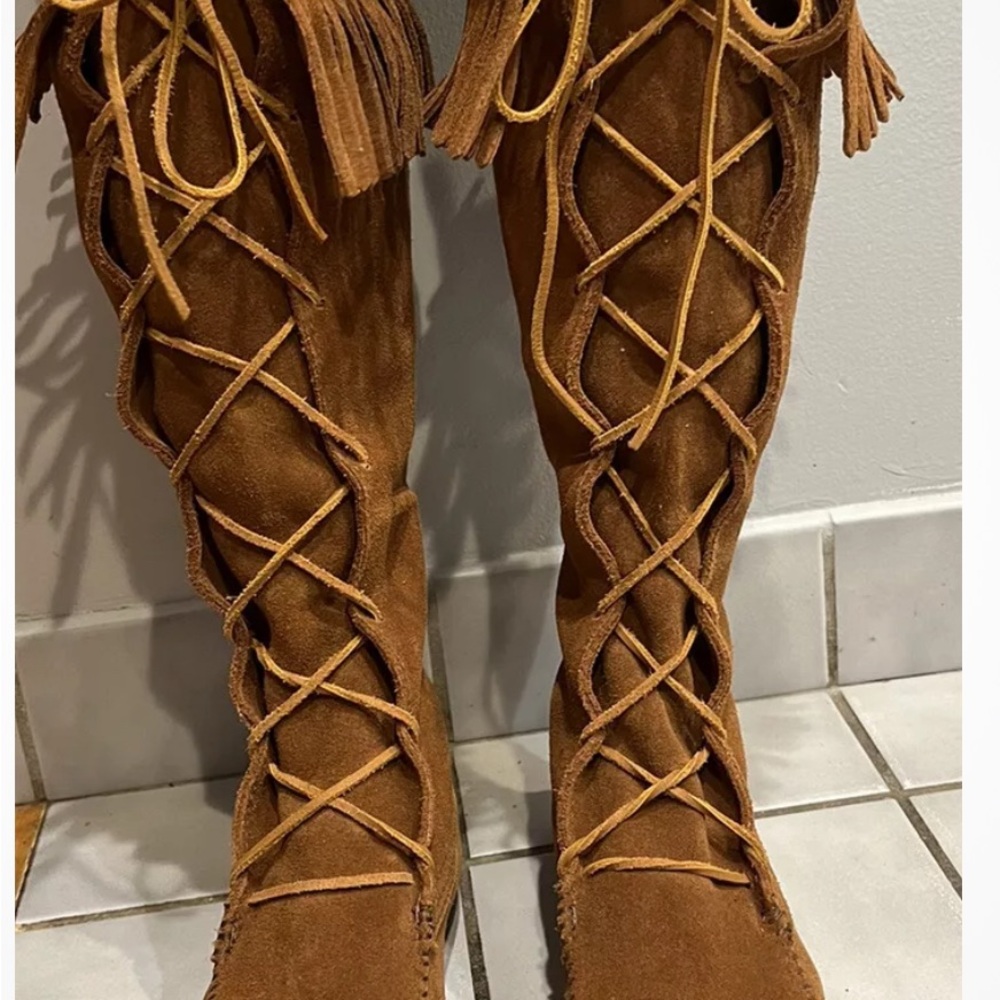 Minnetonka Tan Lace Up Boots